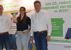 Joy Godrie and Maurice van Erven of Klasmann-Deilmann Benelux flanked Co-Anne Kranenburg-van Waaij. Sjors Beijer was also photographed from the exhibition wall.